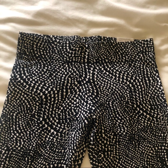 New! ▫️ Mix It Pattern Leggings ▫️ - Picture 4 of 4